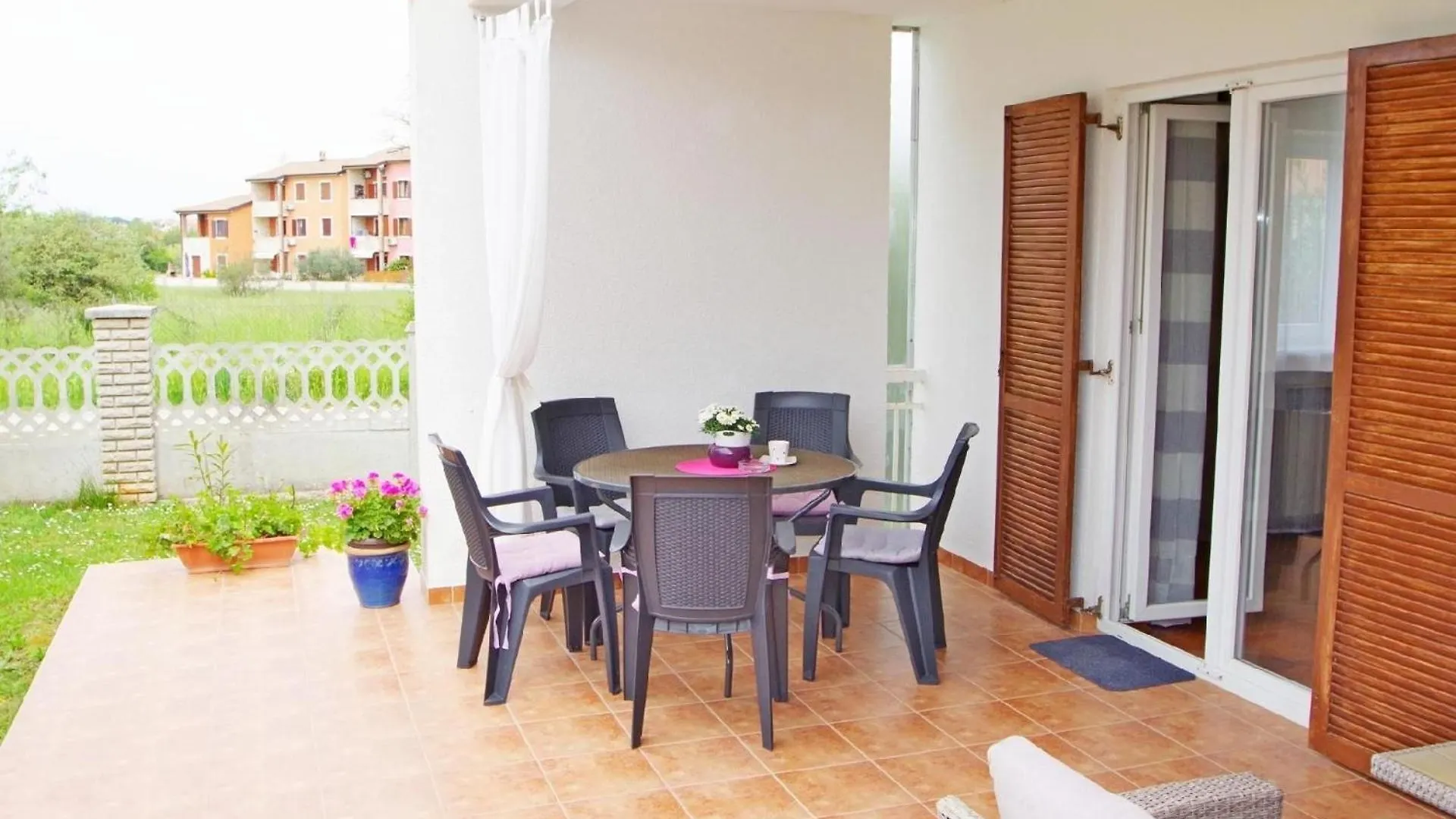 Geraeumige Ferienwohnung In Pula Mit Gemeinsamem Garten Apartment